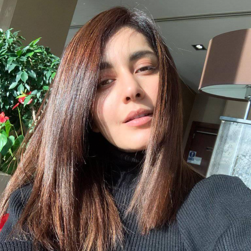 Basking in the sunshine..💛 The no filter, no makeup, Selfie 😬